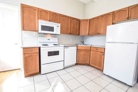 For Lease - 6365 DRUMMOND Road Unit# 114, Niagara Falls, Ontario - Photo 2