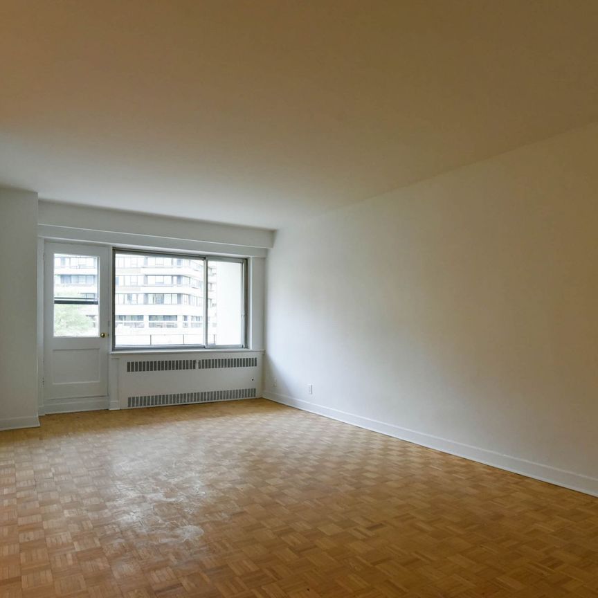 3555 Cote-des-Neiges Road - Photo 1