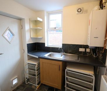 2 bedroom terraced house to rent - Photo 3