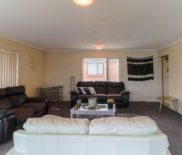 Low maintenance 4 bedroom home in Clifton! - Photo 1