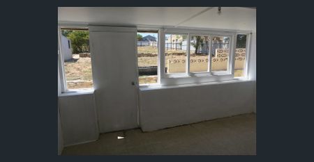 Solid Three Bedroom Family Home - Photo 5