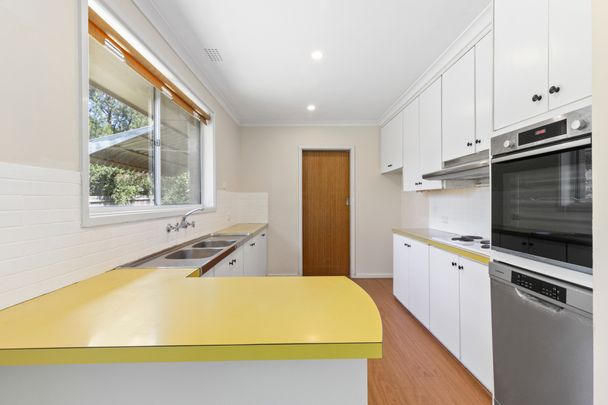 This one has the SCG for a backyard! - Photo 1