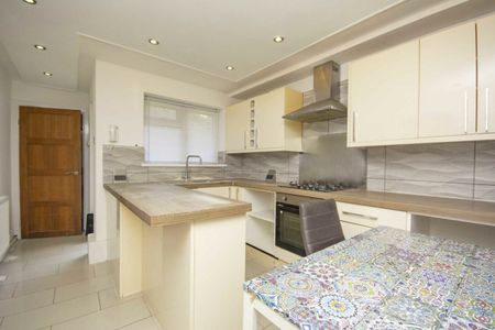 Parkfield Close, HA8, London - Photo 4