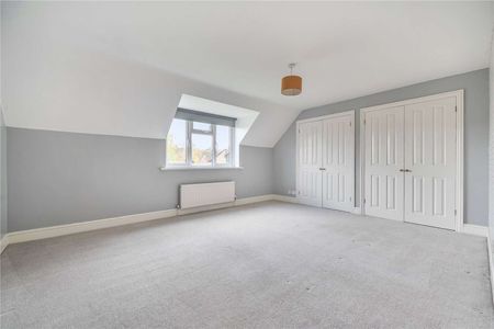 Four-bedroom detached home in Alresford. - Photo 4