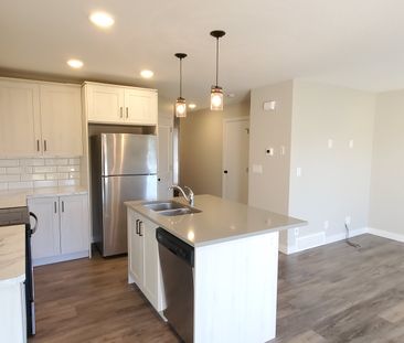 Duplex in Blackfalds with GARAGE and PET FRIENDLY! - Photo 5