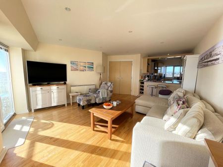 2 bedroom penthouse to rent - Photo 2