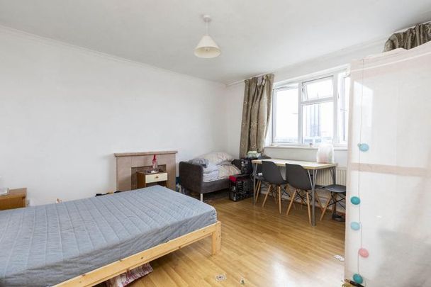 Perfect for 3 sharers and located in old street a zone 1 location - Photo 1