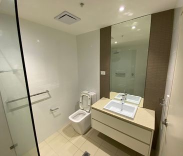 Stunning 2 Bedroom Apartment in Ultra Convenient Location - Photo 6