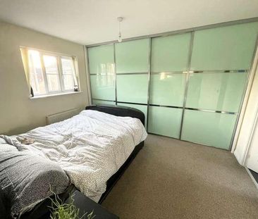 Swindon, Wiltshire, SN25 - Photo 5