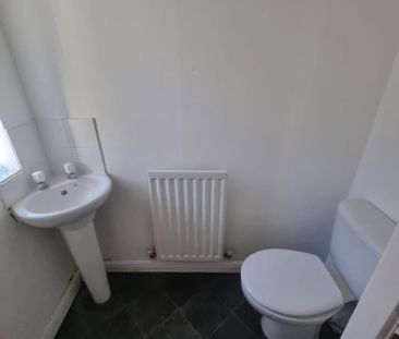 2 bedroom semi-detached house to rent - Photo 4