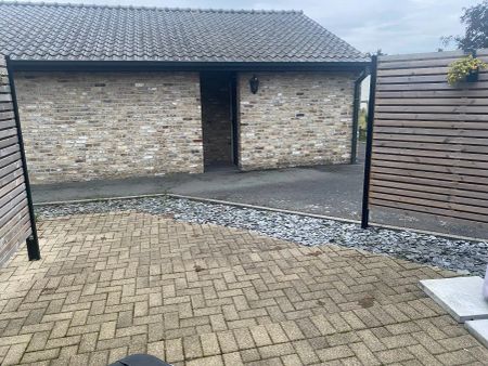 Gelijkvloers appartement met 2 slaapkamers, garage en groot terras - Foto 2