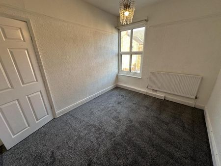 3 bedroom end of terrace house to rent - Photo 3