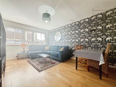 Strode Street, Egham, Surrey, TW20 9BU - Photo 2