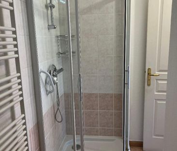 Location Appartement 2 pièces 53m² DRAGUIGNAN 83300 - Photo 3