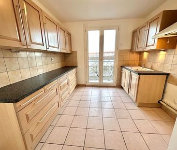 Location Appartement 5 pièces 112m² BRON 69500 - Photo 3