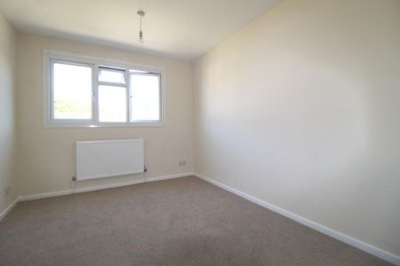 3 bedroom apartment to rent - Photo 4