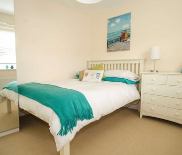 Spacious Double in Award Winning Jennetts Park - Photo 6