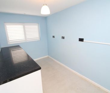 3 bedroom end of terrace house to rent - Photo 2