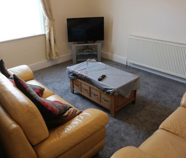 Edinburgh Grove (room 4), Armley, Leeds - Photo 3