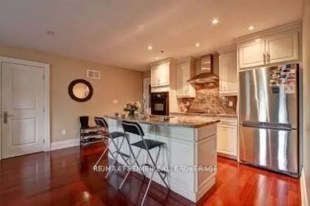 Property For Lease | W9234138 - Photo 2