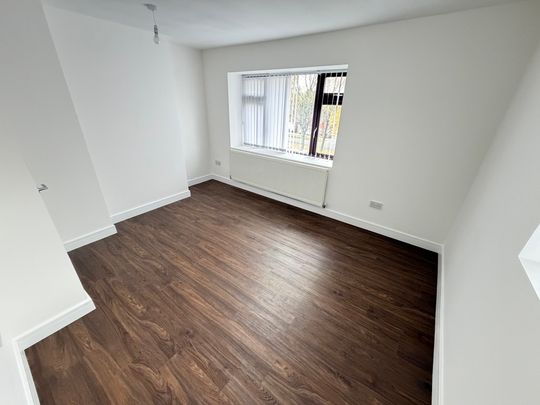 Dovedale Road, Lanesfield, Wolverhampton - Photo 1