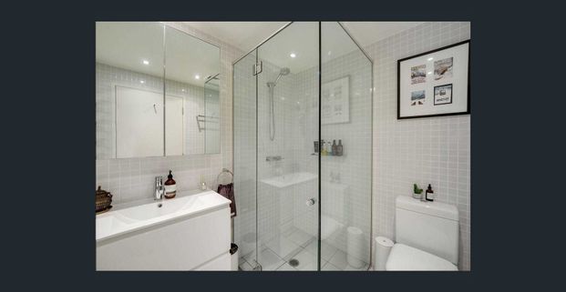 Impressive apartment plus study in walk-to-everywhere Location - Photo 1