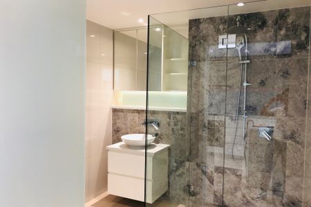 Marina Square! Morning Sunshine apartment! Nearly Brand New 2 Bedrooms apartment ! Just Above the Shopping Centre! To be the first to inspect! - Photo 5