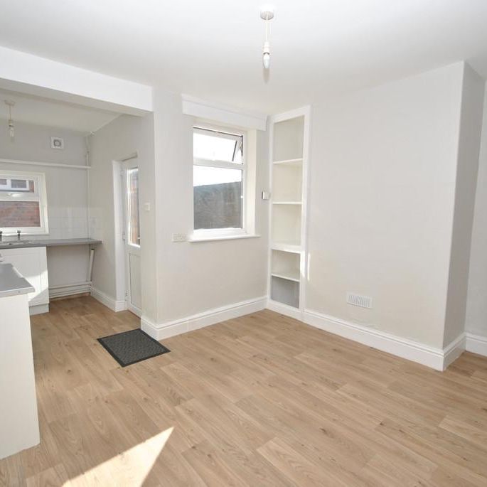 2 bedroom end of terrace house to rent - Photo 1