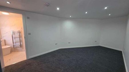 Wentworth Road, London, E12 - Photo 2