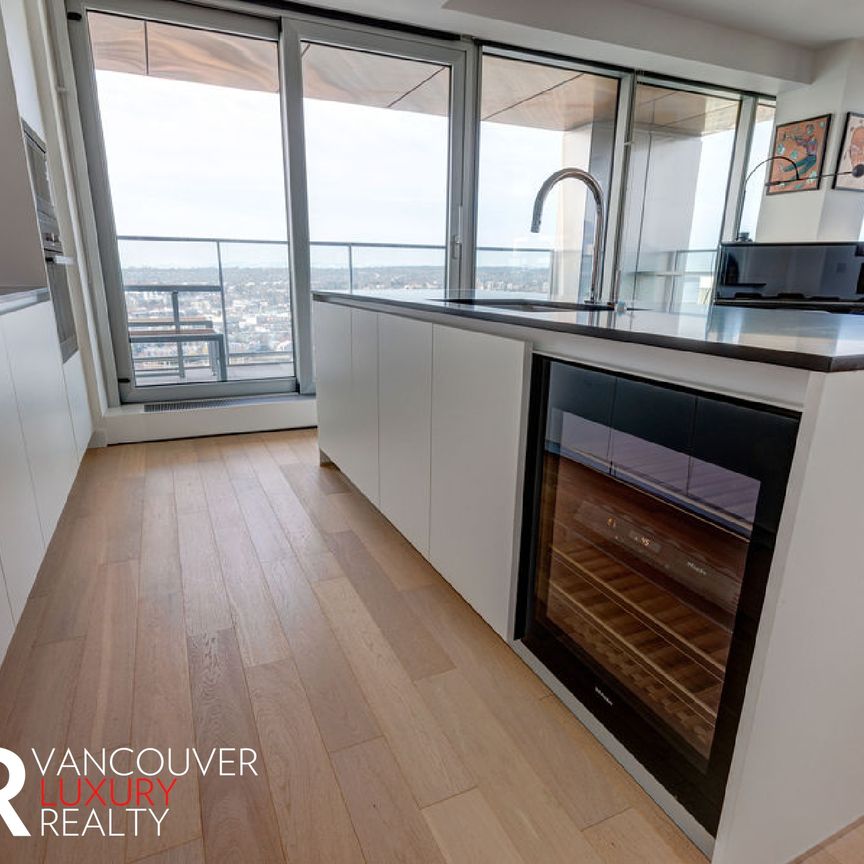 Condo in Downtown Vancouver, British Columbia - Photo 1