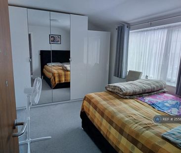 3 bedroom end of terrace house to rent - Photo 5