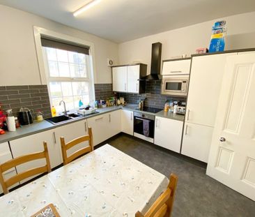 4 bedroom flat to rent - Photo 3