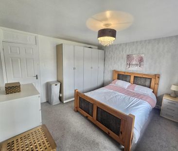 4 bedroom detached house to rent - Photo 6