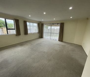 Perfect in Petone! - Photo 1