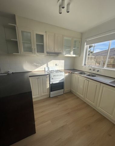 Two Bedroom Renovated Unit - Photo 4