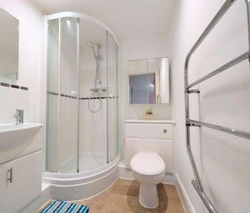 Oliver Court, Patricia Close, Cippenham, SL1 - Photo 5