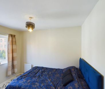 3 bedroom end of terrace house to rent - Photo 2