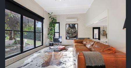 Elegant East Toowoomba Home in Prestigious Escarpment Location - Photo 2