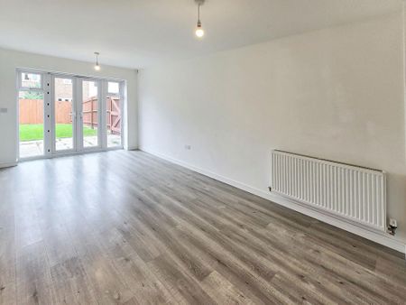 4 bedroom detached house to rent - Photo 3