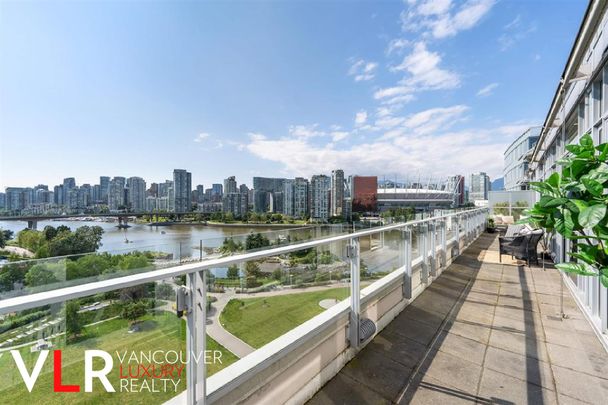 Condo in Vancouver West Side, BC - Photo 1