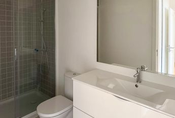 Spacious two-bedroom apartment to rent with outdoor area in Rua do Benformoso, Lisbon