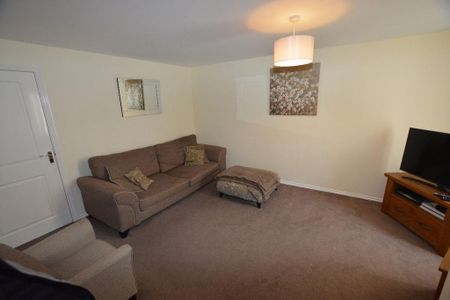 3 bedroom semi-detached house to rent - Photo 2