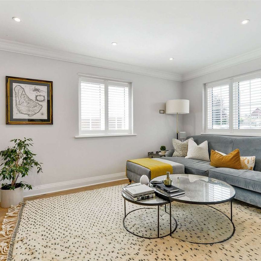 A beautifully presented and high-specification four bedroom home with two parking spaces in a bespoke development. - Photo 1