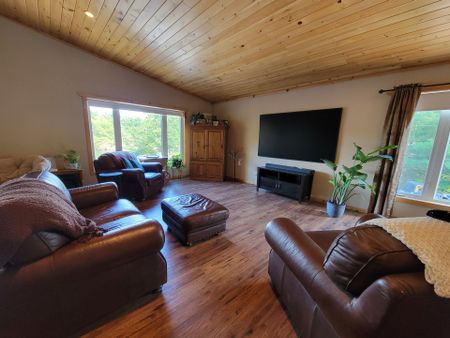 For Lease - 5631 UPPER BIG CHUTE Road, Severn, Ontario - Photo 2