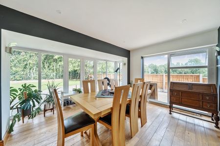 5 bedroom detached house to rent - Photo 3