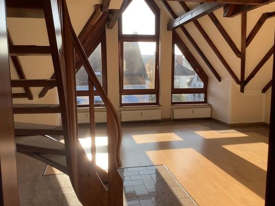 Solvente Mieter gesucht: Großzügige 3-Zimmer-Maisonette-Wohnung mit Dachterrasse - Foto 1