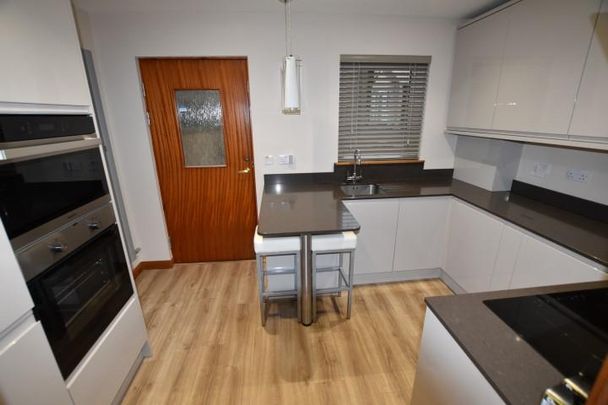 2 bedroom property to rent - Photo 1