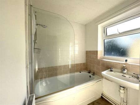 2 bedroom terraced house to rent - Photo 4
