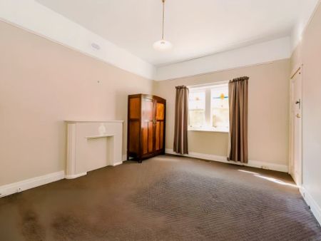 3 Bed, 1 Bath - Photo 4