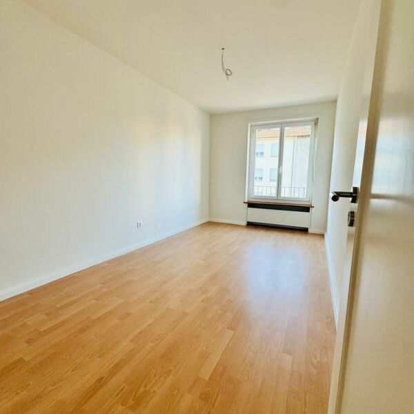 Neu sanierte 3-Zimmerwohnung mit Balkon und eigenem WM/TU per sofort 27-3 - Photo 1